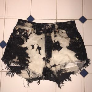 Levi Jean Shorts Bleached